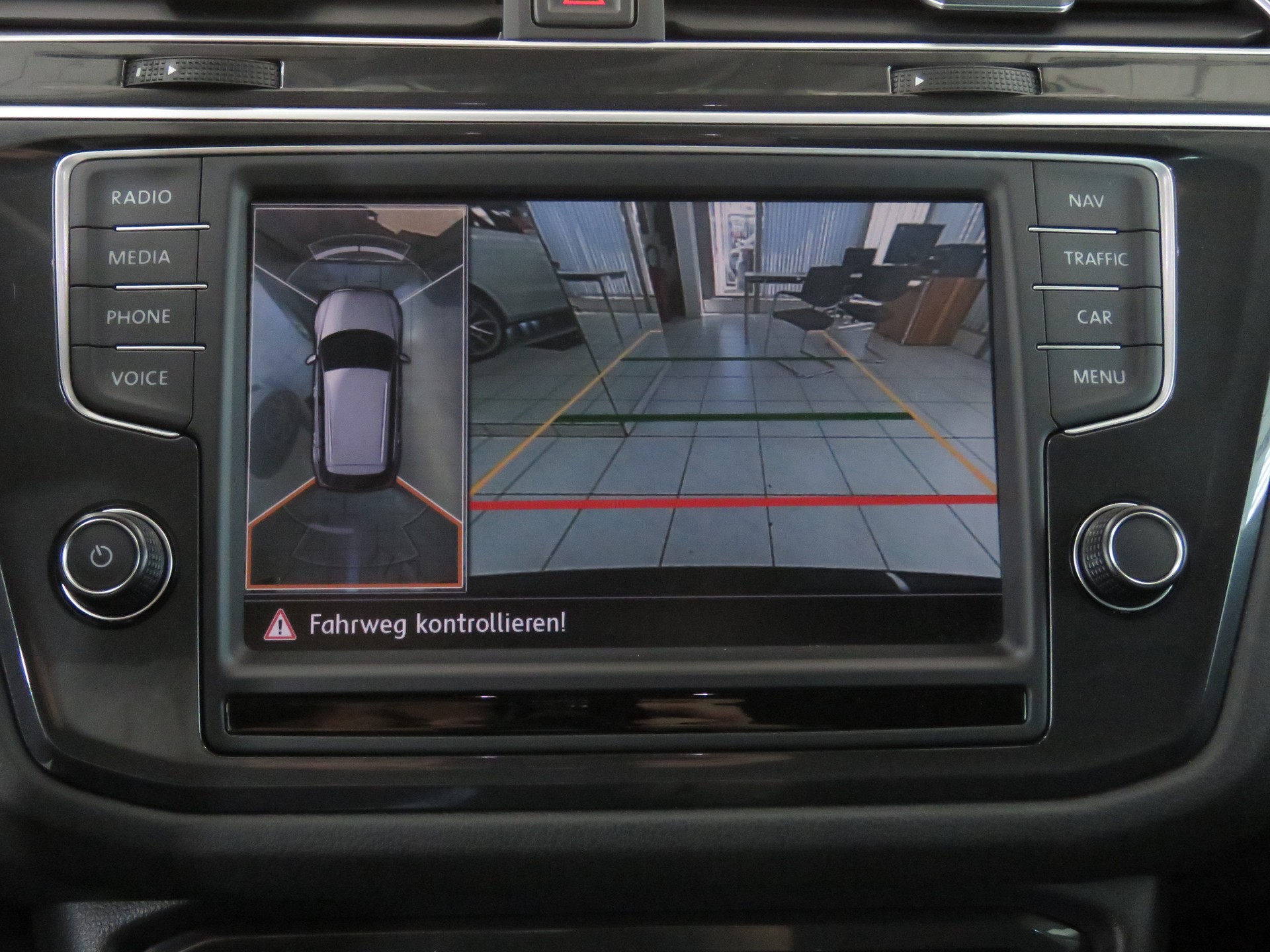 VW Tiguan 2.0 TDI SCR Highline 4-Motion DSG (AHK 2.5 t, Automat)-image-16