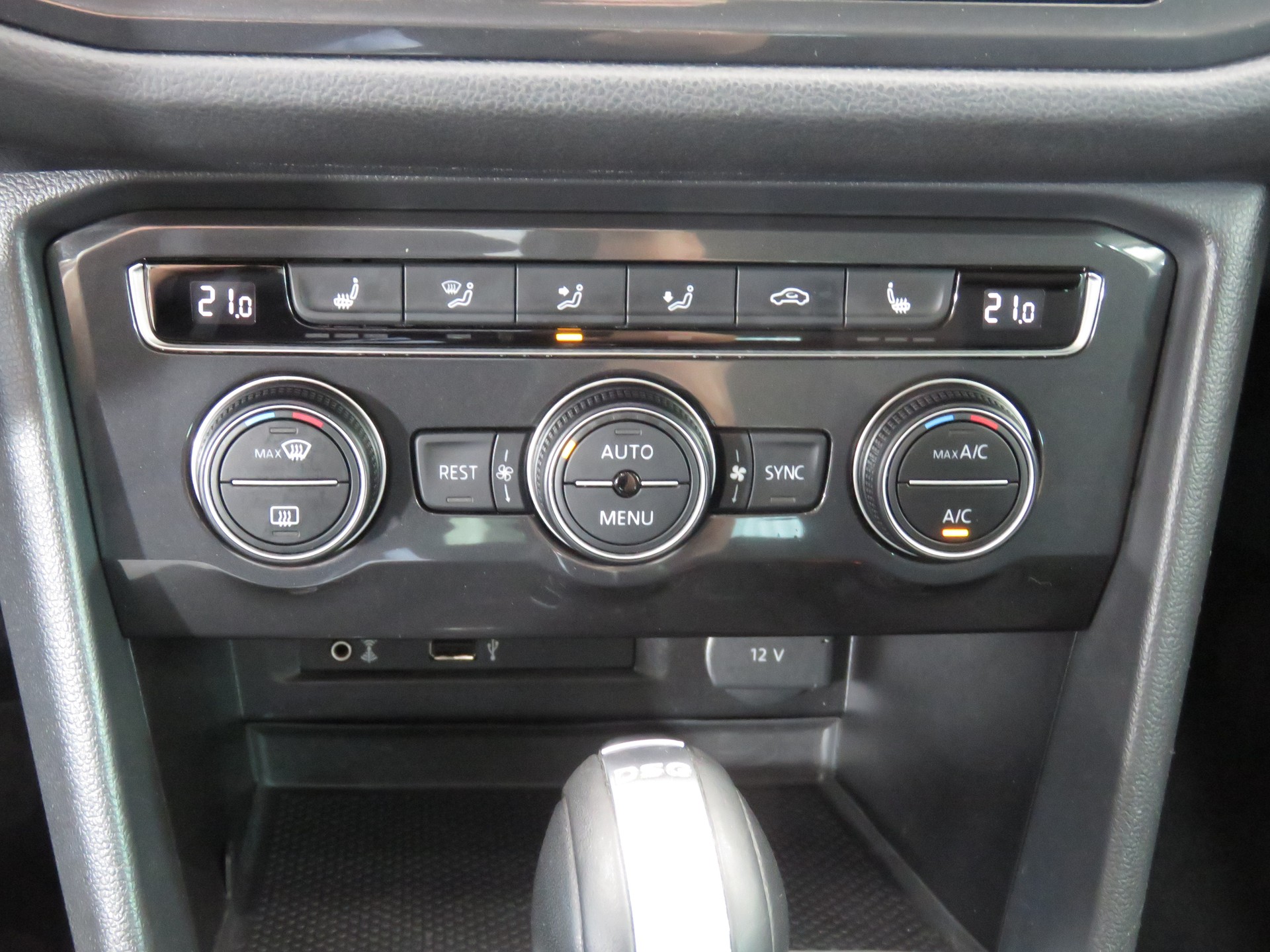VW Tiguan 2.0 TDI SCR Highline 4-Motion DSG (AHK 2.5 t, Automat)-image-15