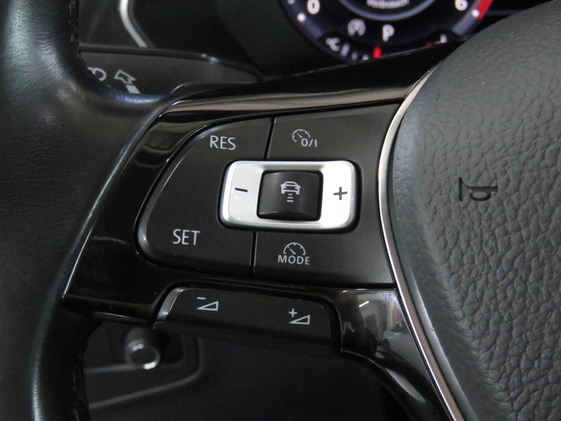 VW Tiguan 2.0 TDI SCR Highline 4-Motion DSG (AHK 2.5 t, Automat)-image-20