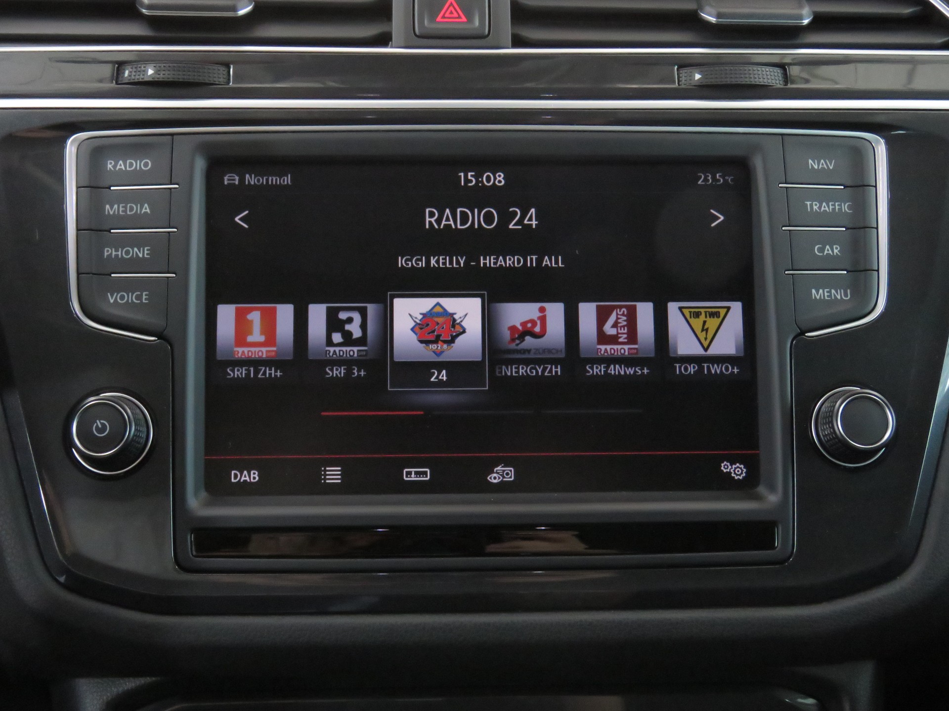 VW Tiguan 2.0 TDI SCR Highline 4-Motion DSG (AHK 2.5 t, Automat)-image-17