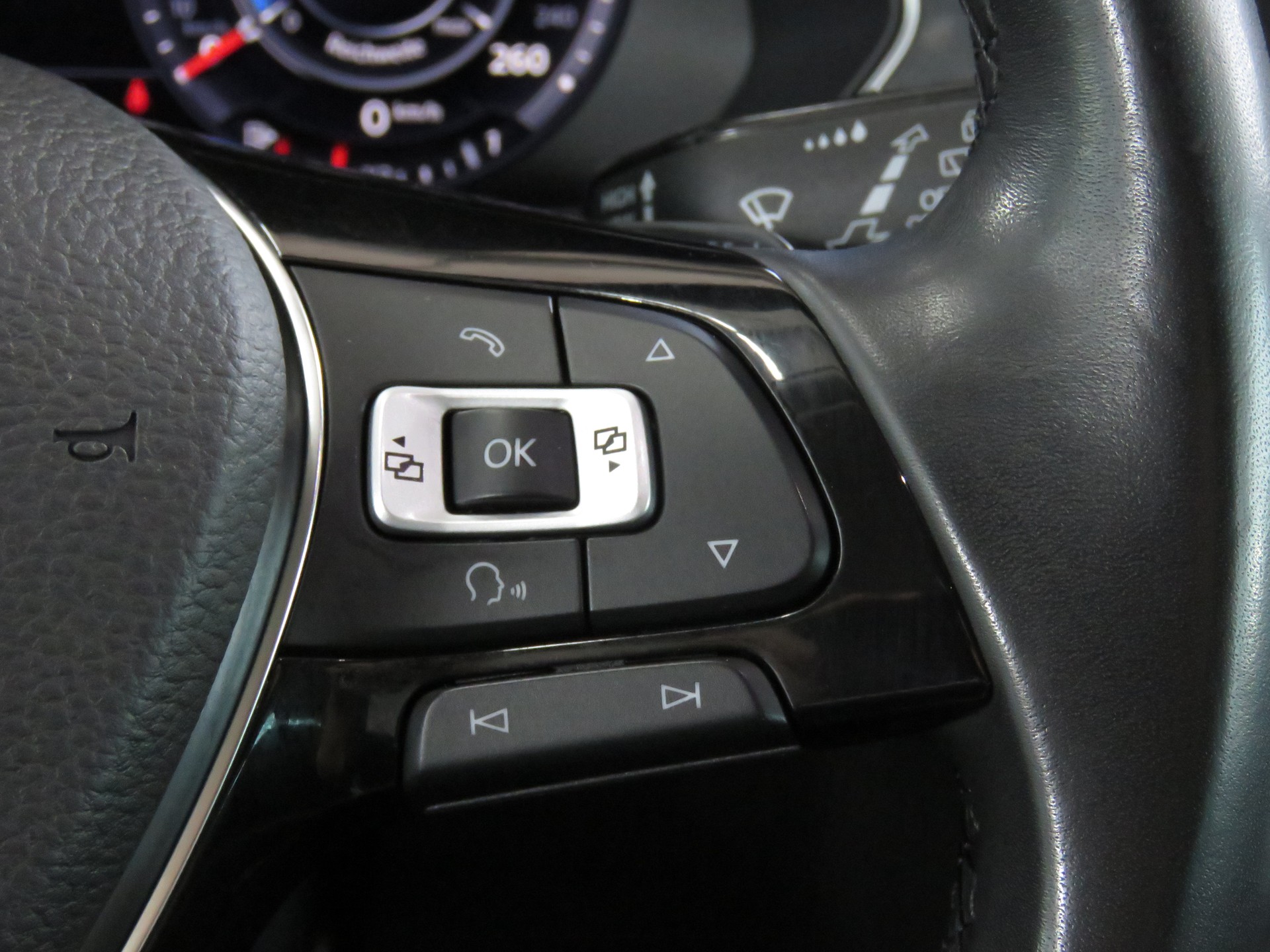 VW Tiguan 2.0 TDI SCR Highline 4-Motion DSG (AHK 2.5 t, Automat)-image-21