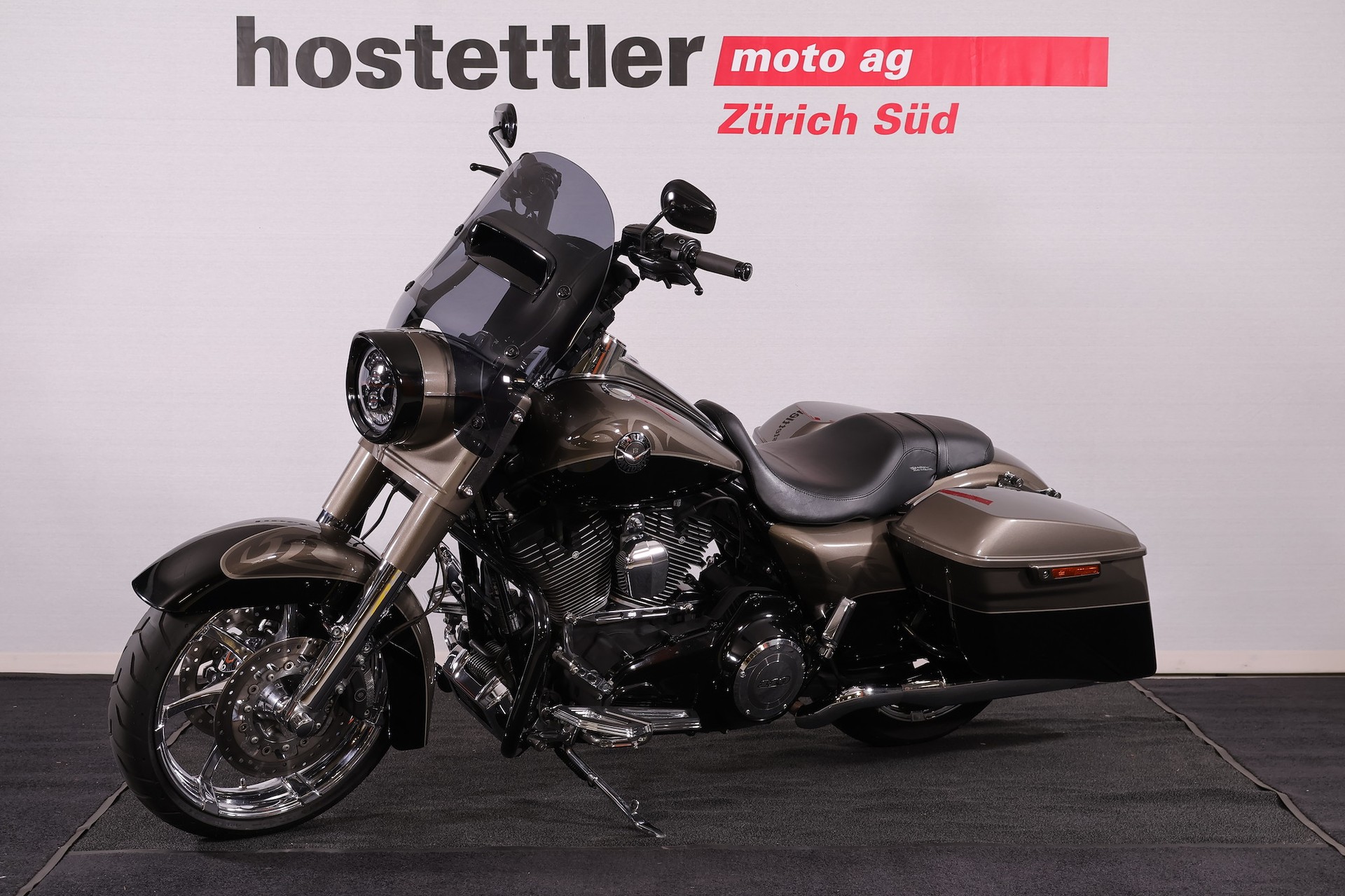 HARLEY-DAVIDSON FLHRSE 1800 Road King CVO ABS-showroom-element-1