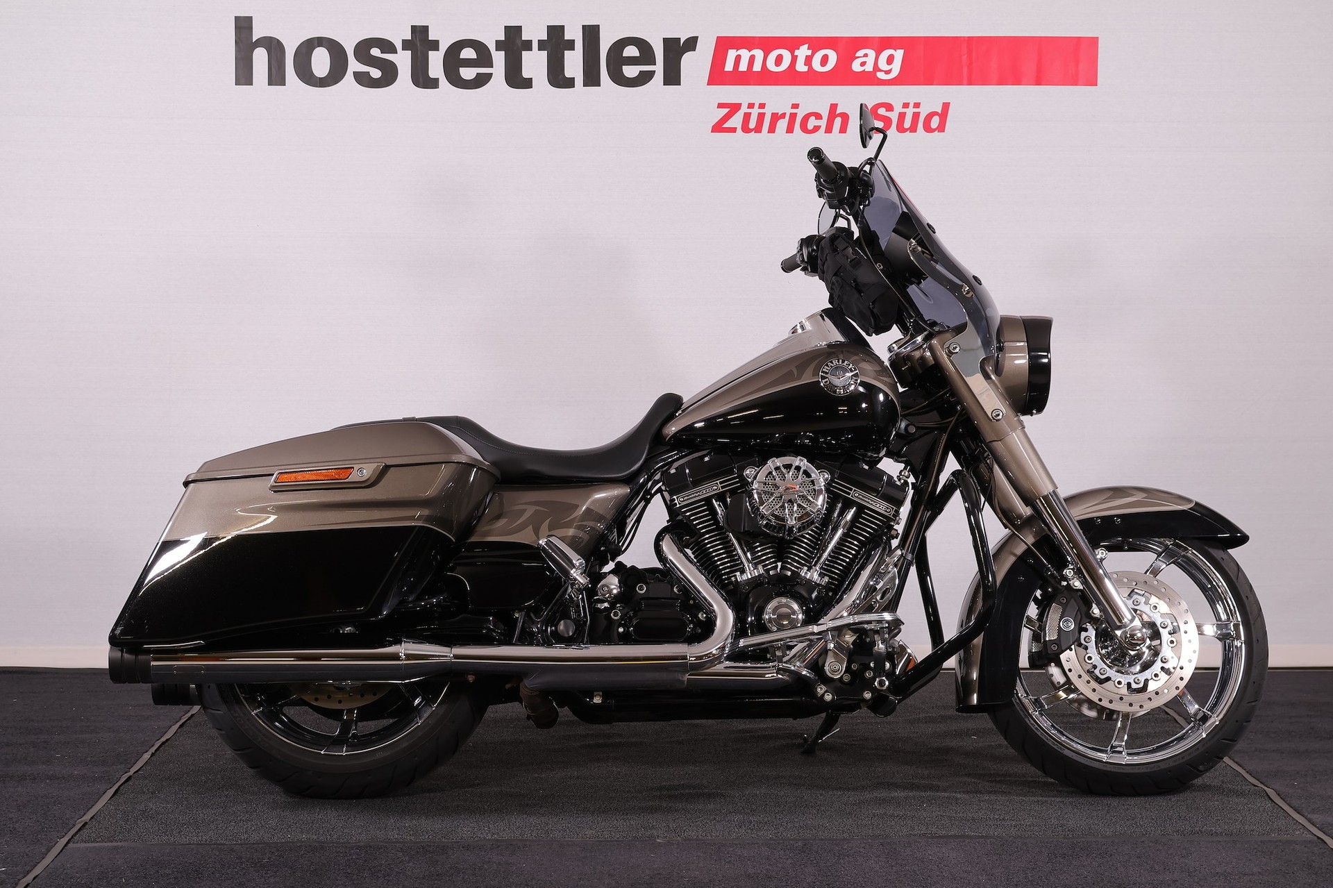 HARLEY-DAVIDSON FLHRSE 1800 Road King CVO ABS-showroom-element-3