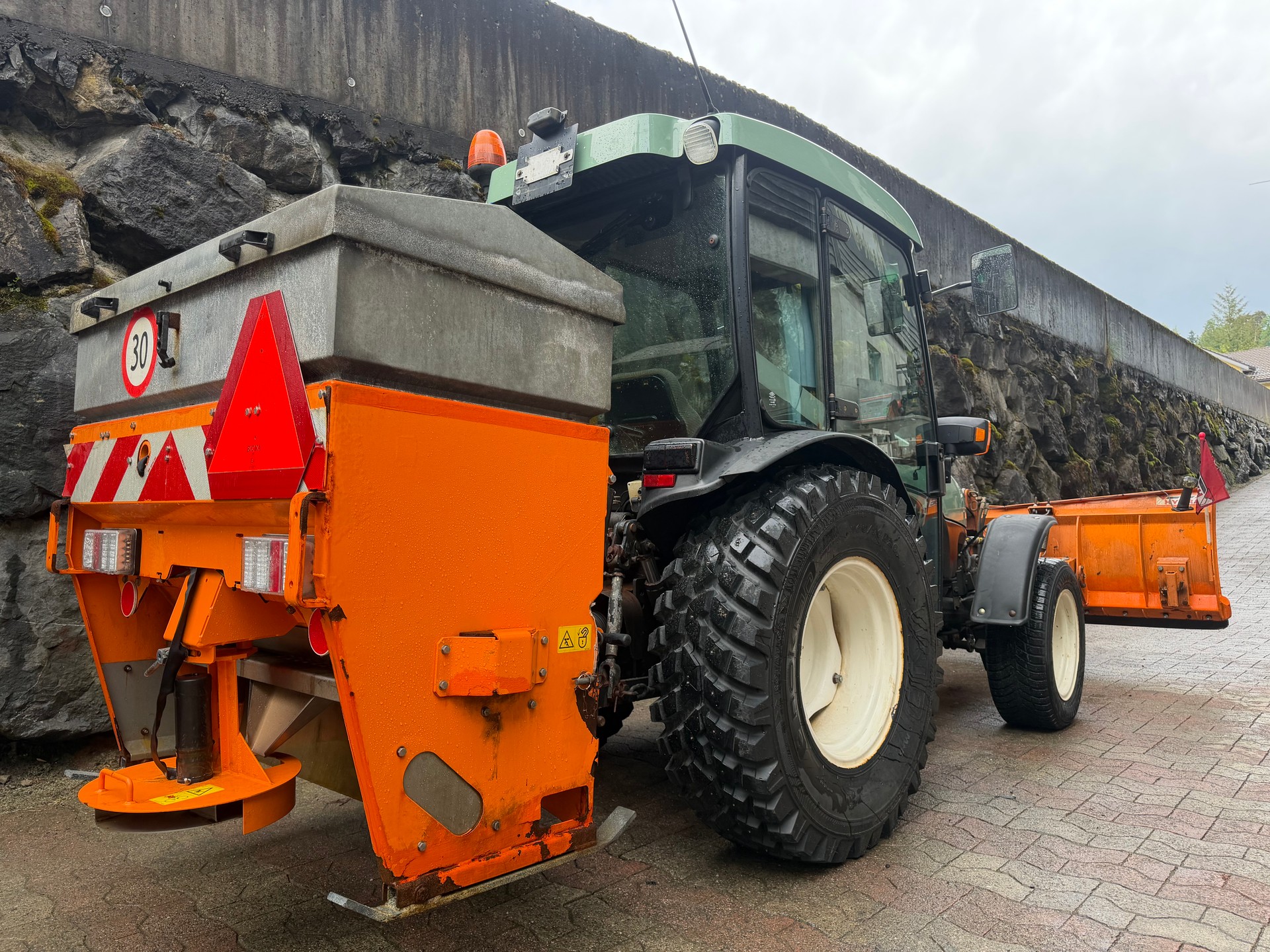 UNIMOG Traktor New Holland TCE 45 4x4-image-3