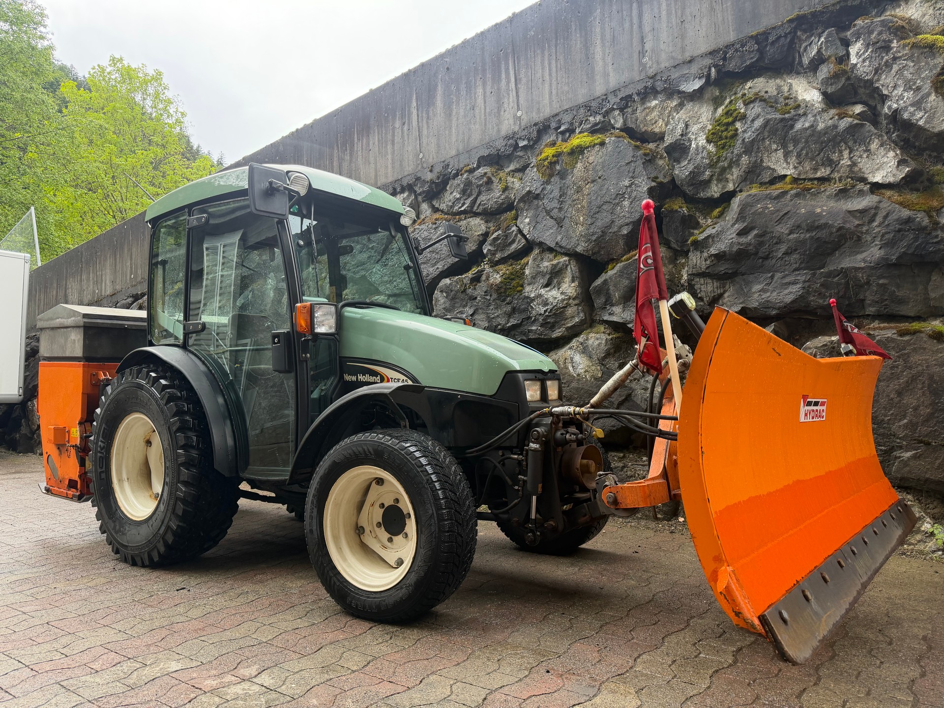 UNIMOG Traktor New Holland TCE 45 4x4-image-1