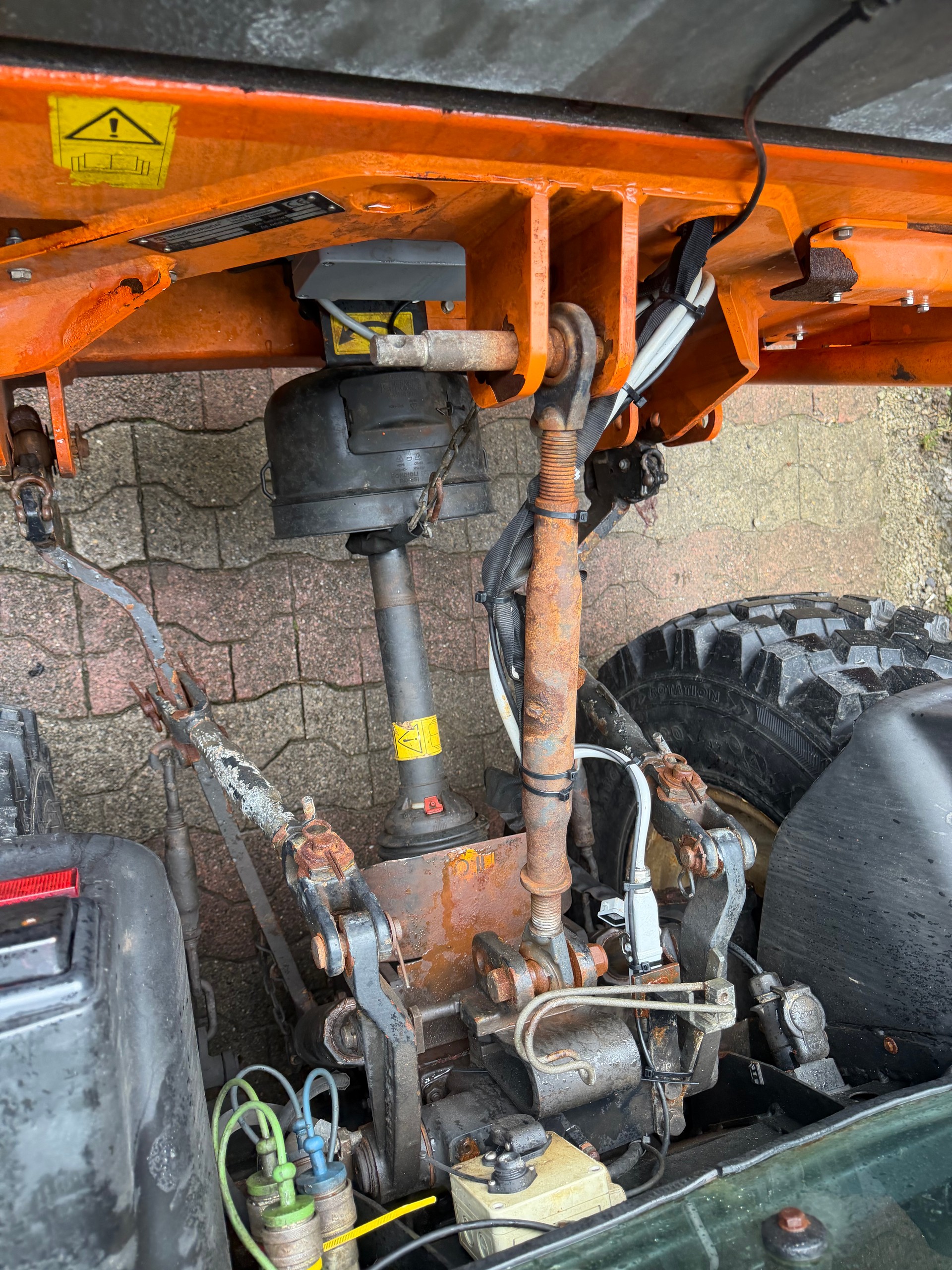 UNIMOG Traktor New Holland TCE 45 4x4-image-12