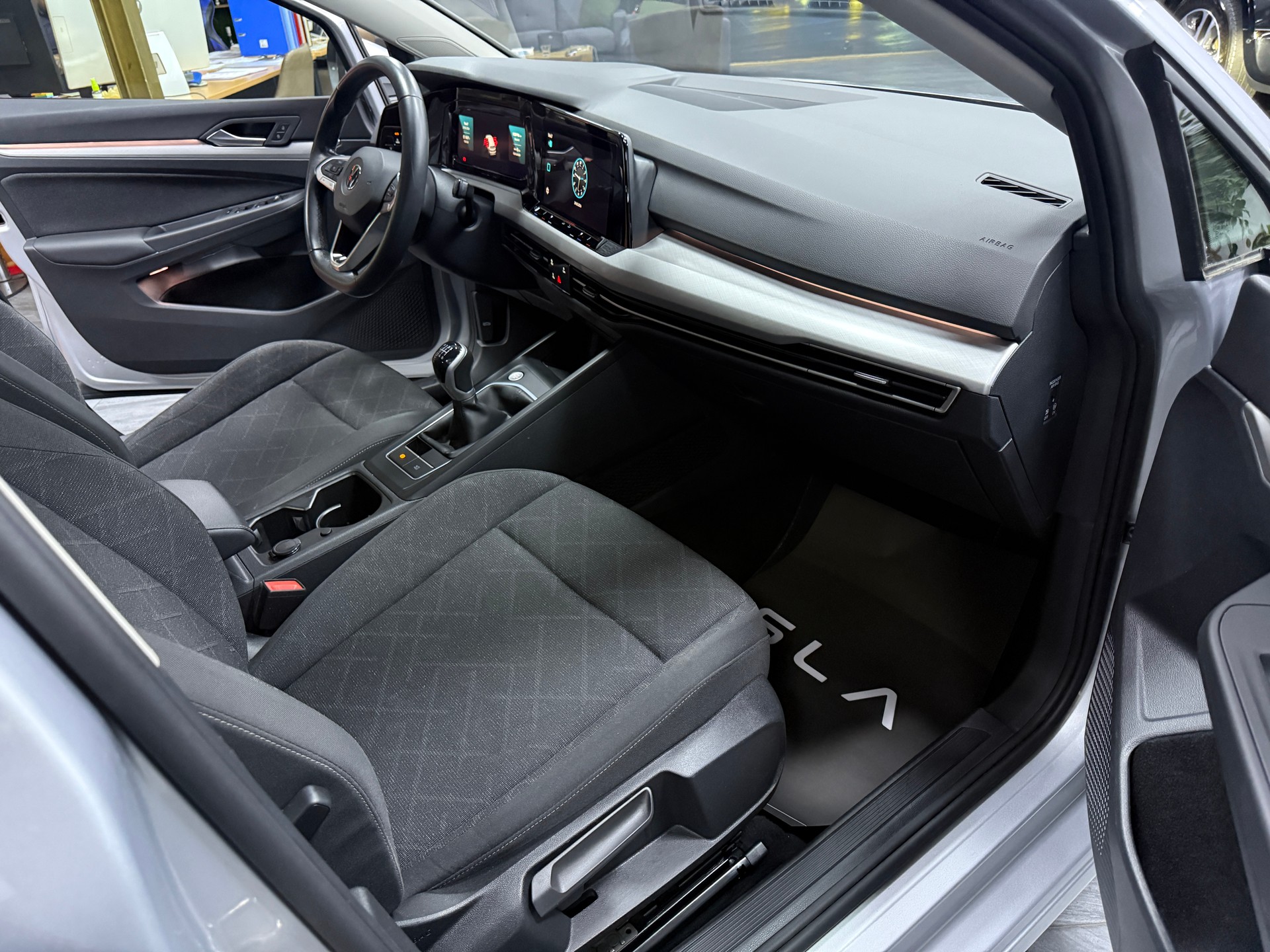 VW Golf 2.0 TDI Life-image-9
