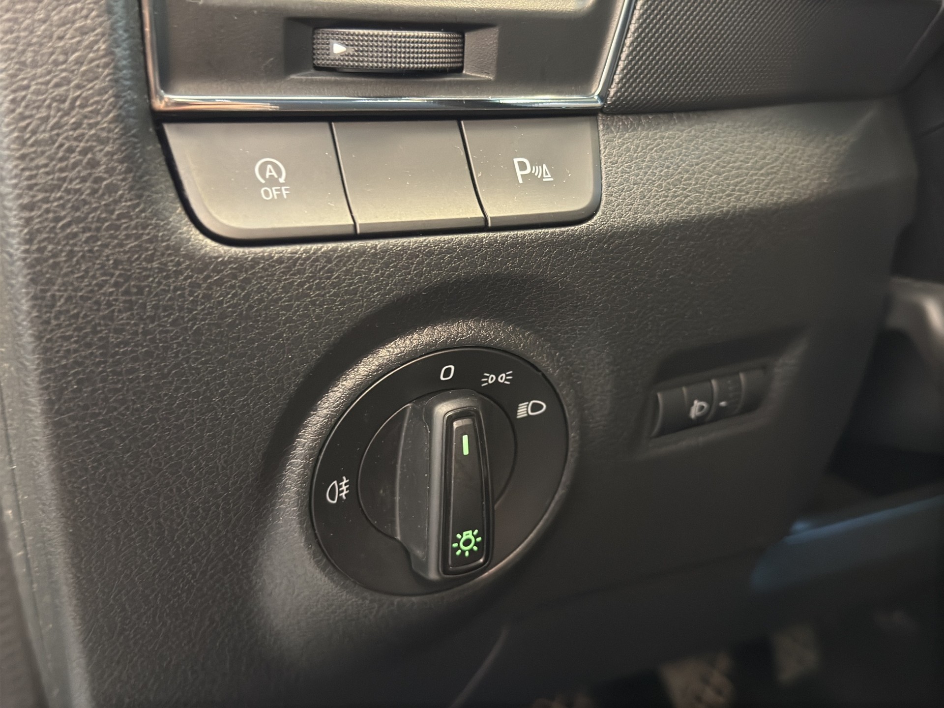 SKODA Fabia 1.0 TSI Ambition-image-23