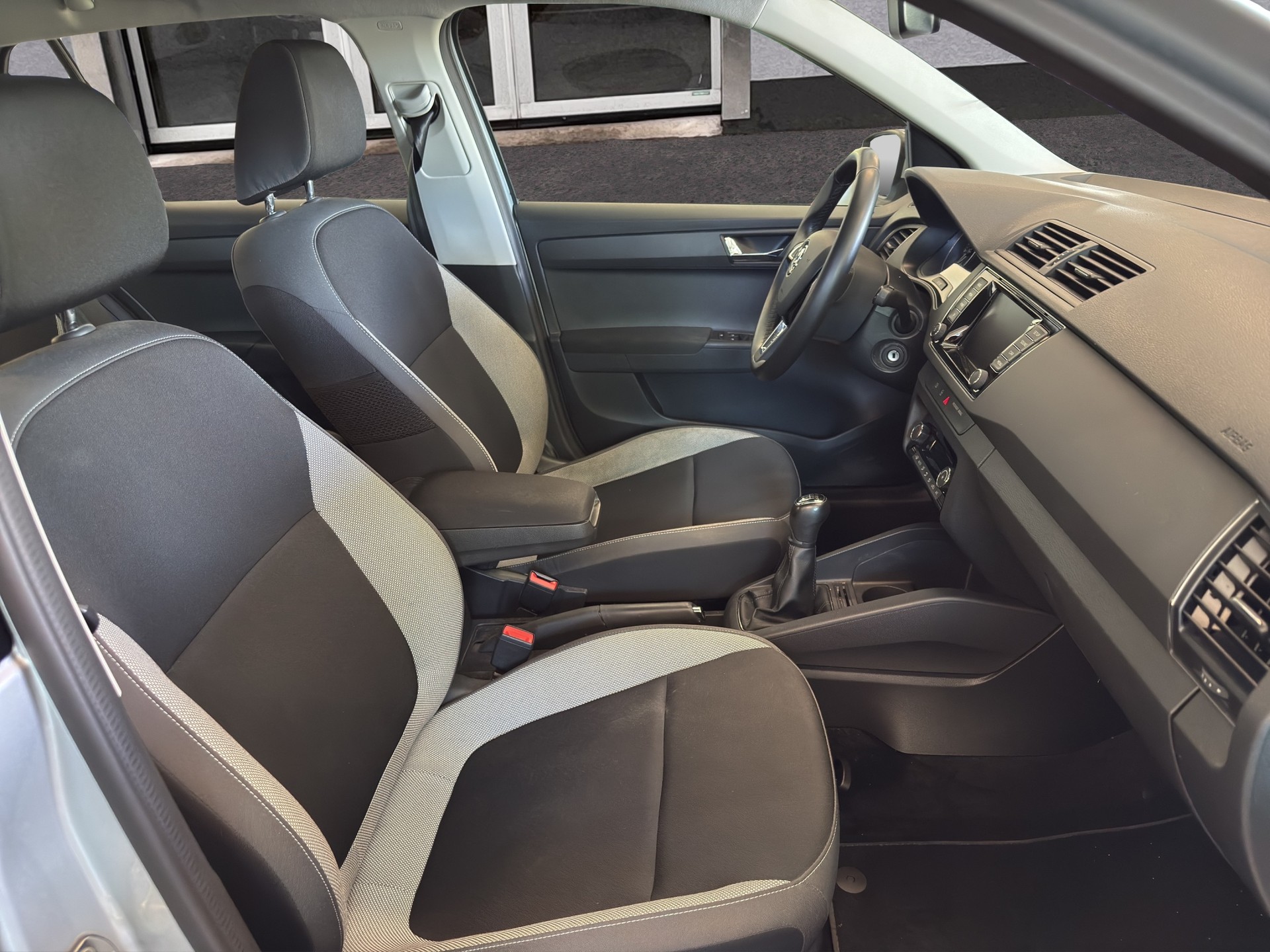 SKODA Fabia 1.0 TSI Ambition-image-15