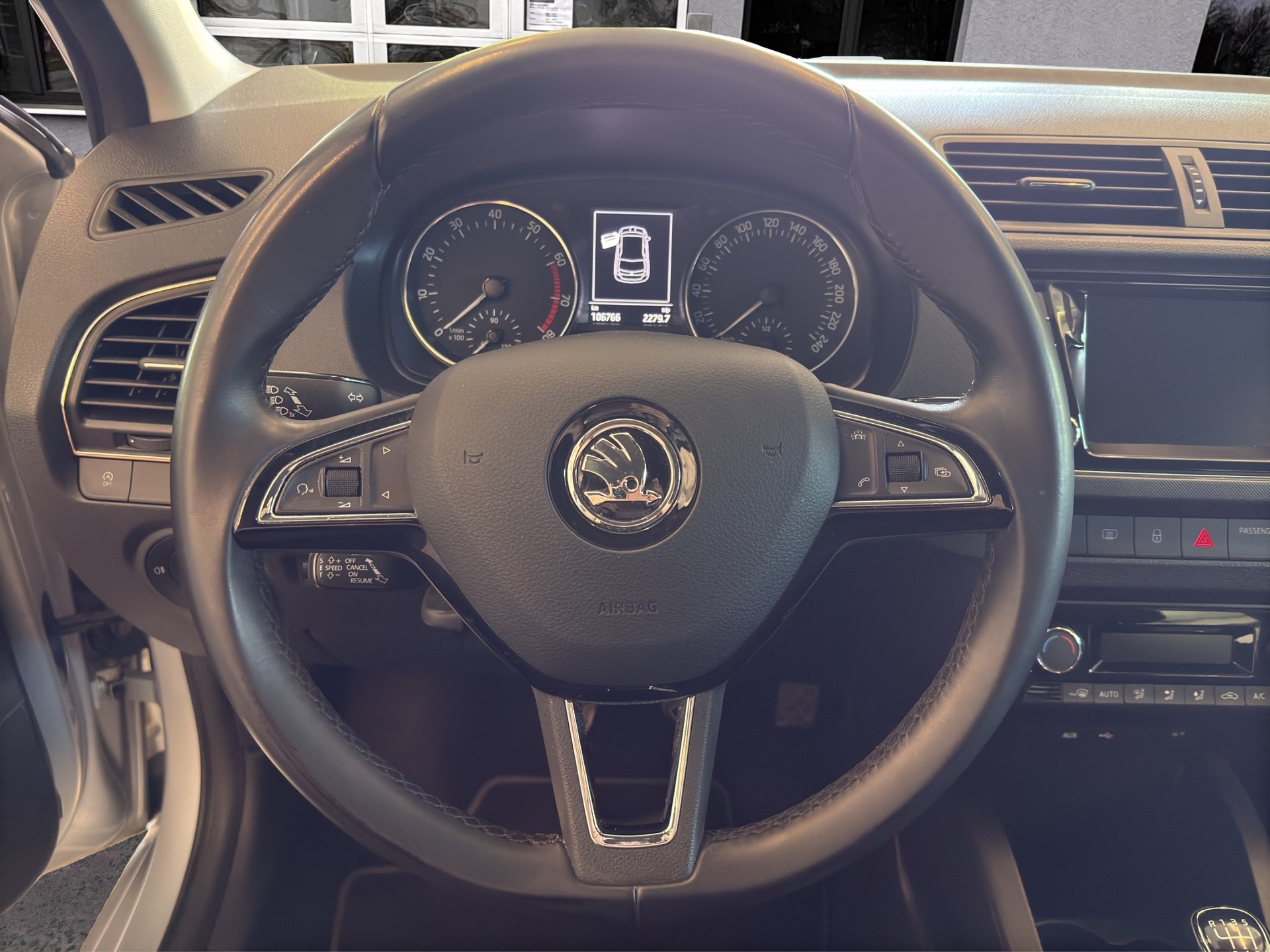 SKODA Fabia 1.0 TSI Ambition-image-12