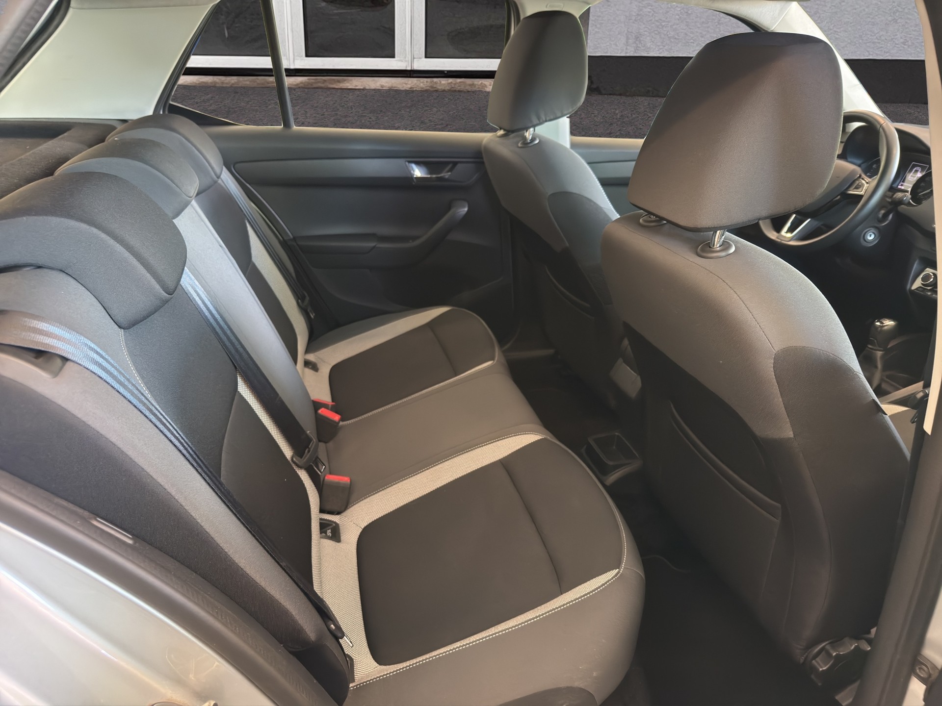 SKODA Fabia 1.0 TSI Ambition-image-17