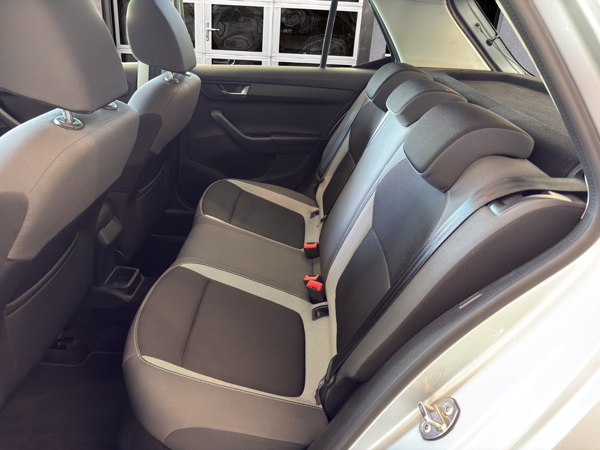 SKODA Fabia 1.0 TSI Ambition-image-16