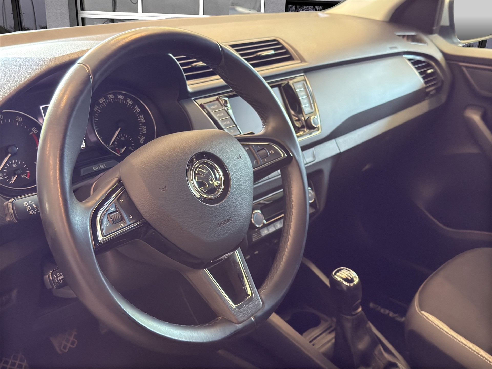 SKODA Fabia 1.0 TSI Ambition-image-13