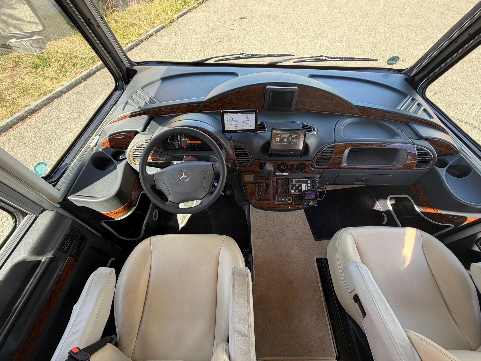 MERCEDES-BENZ-image-27