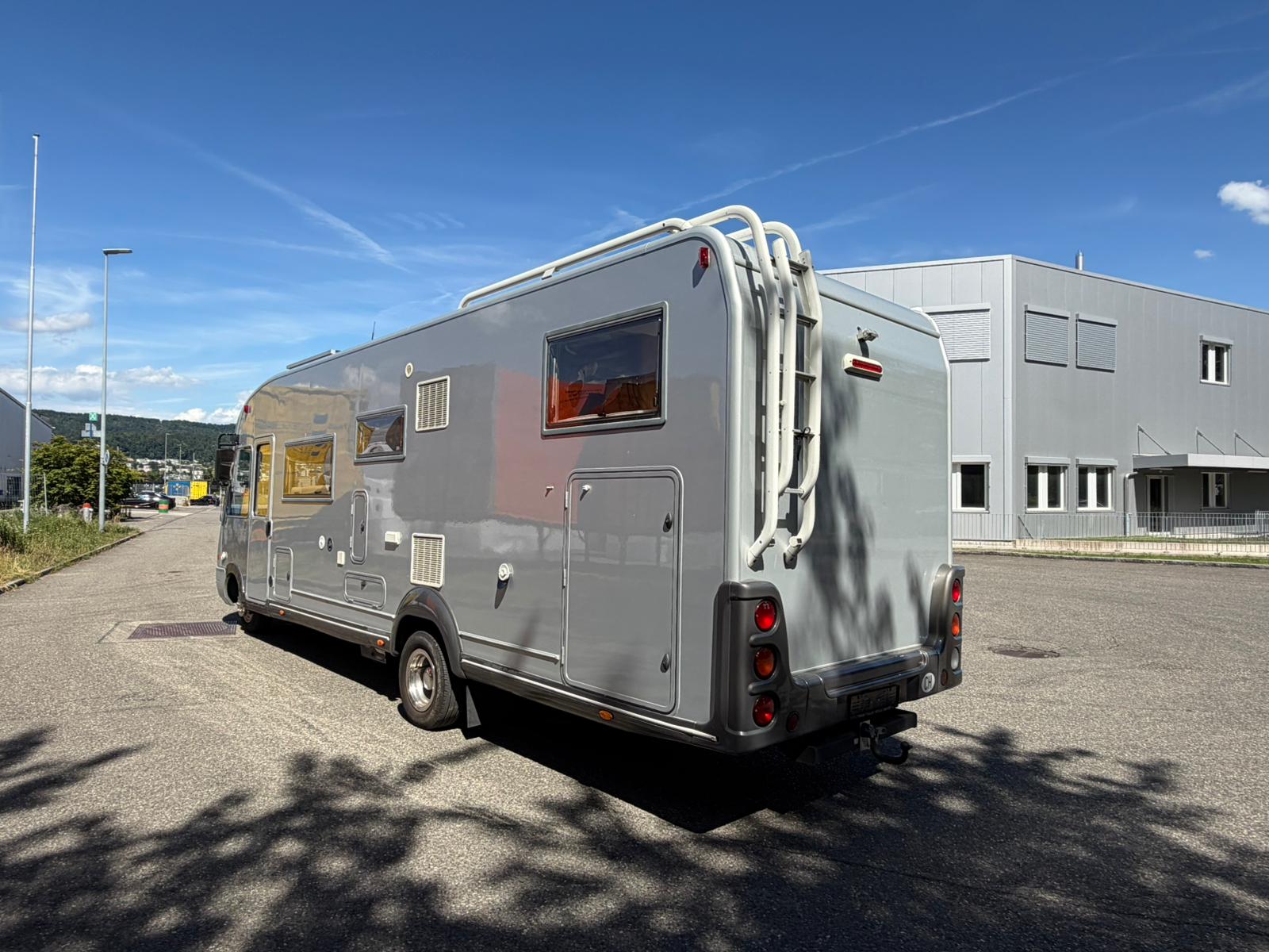 MERCEDES-BENZ-image-3