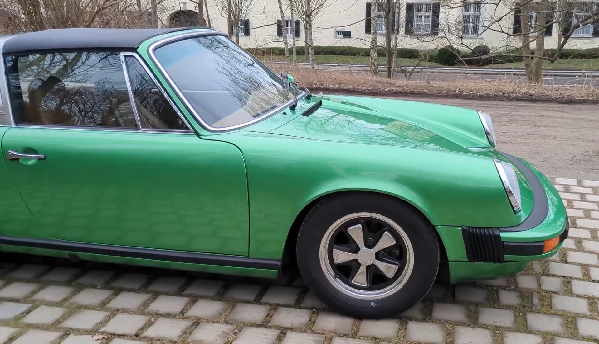 PORSCHE SC Targa-showroom-element-1