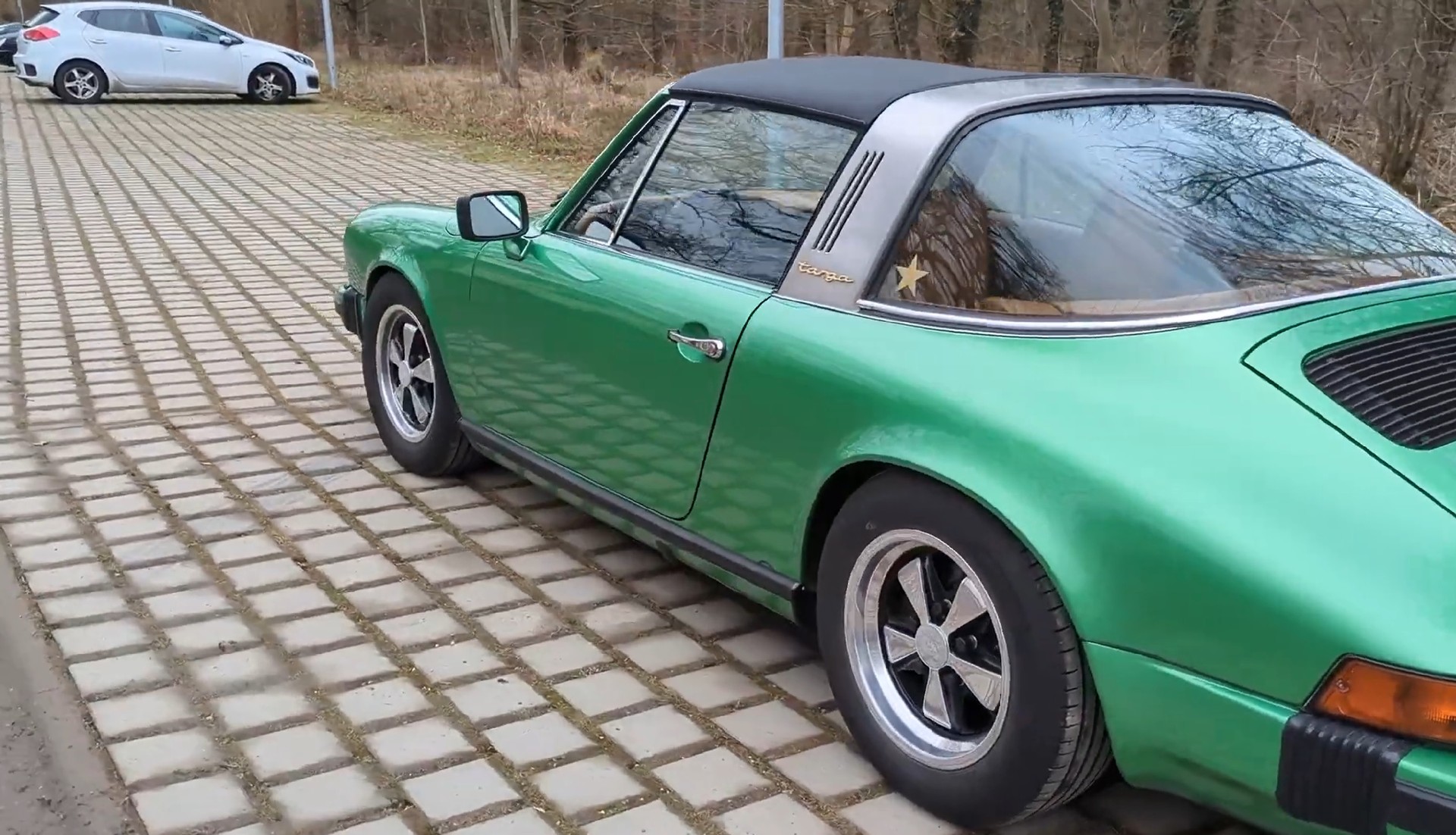 PORSCHE SC Targa-showroom-element-2