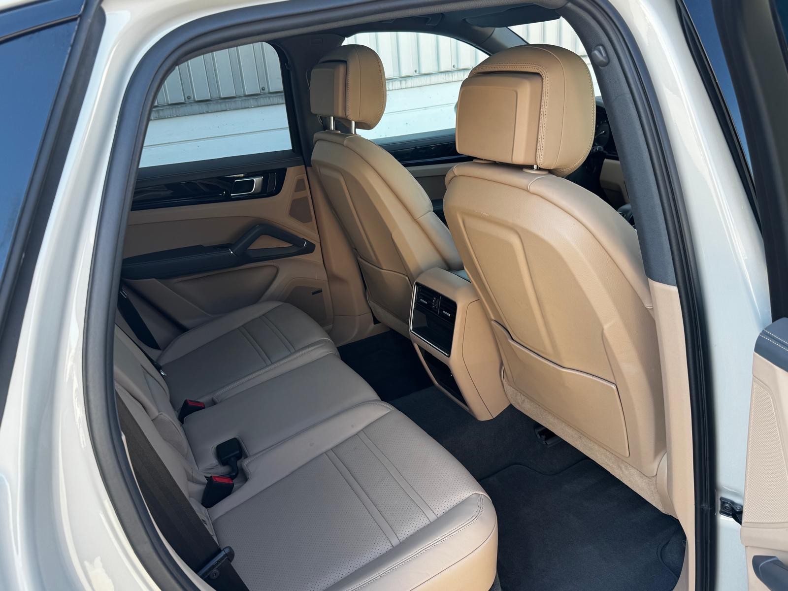 PORSCHE Cayenne E-Hybrid Platinum Edition-image-13