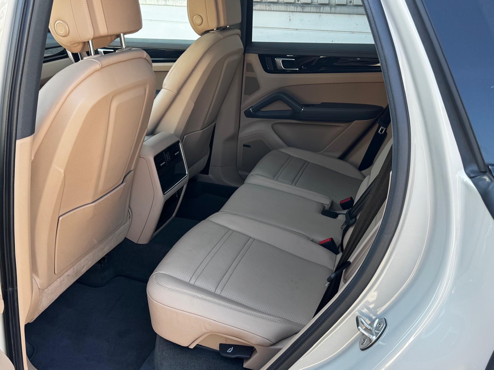 PORSCHE Cayenne E-Hybrid Platinum Edition-image-14