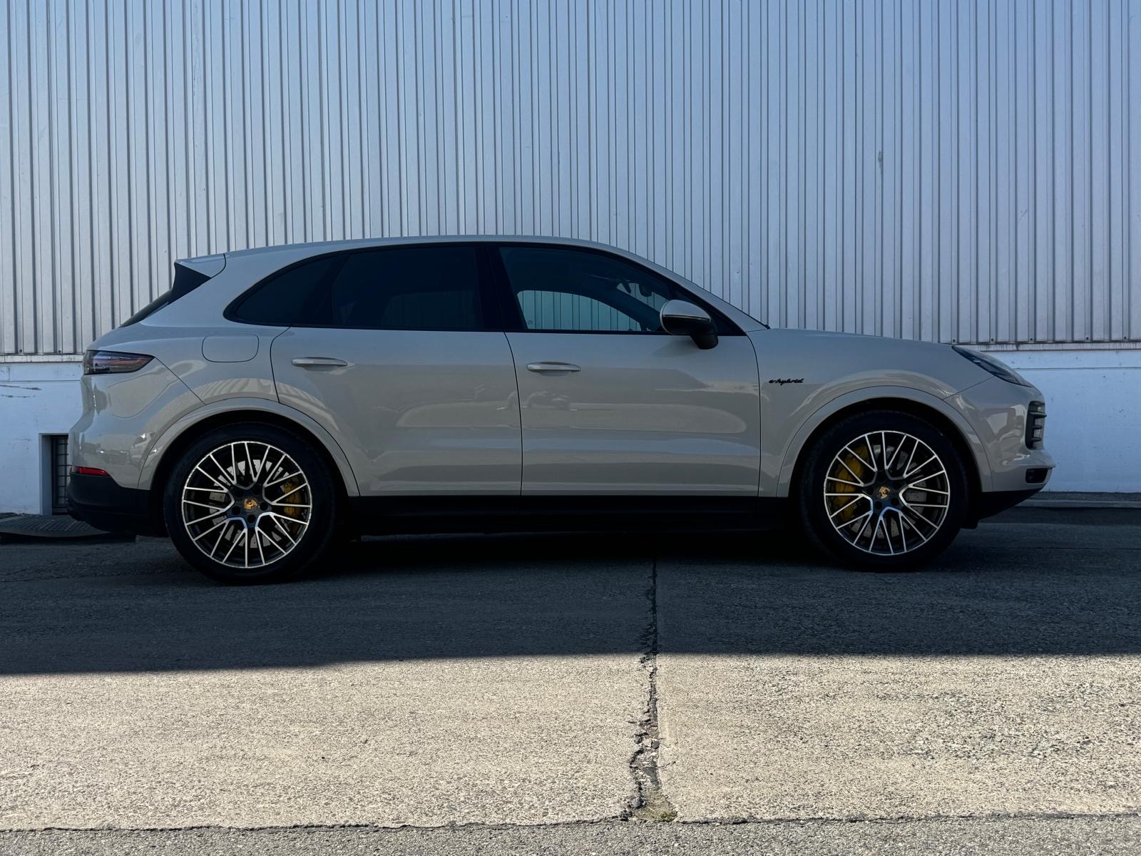 PORSCHE Cayenne E-Hybrid Platinum Edition-image-1