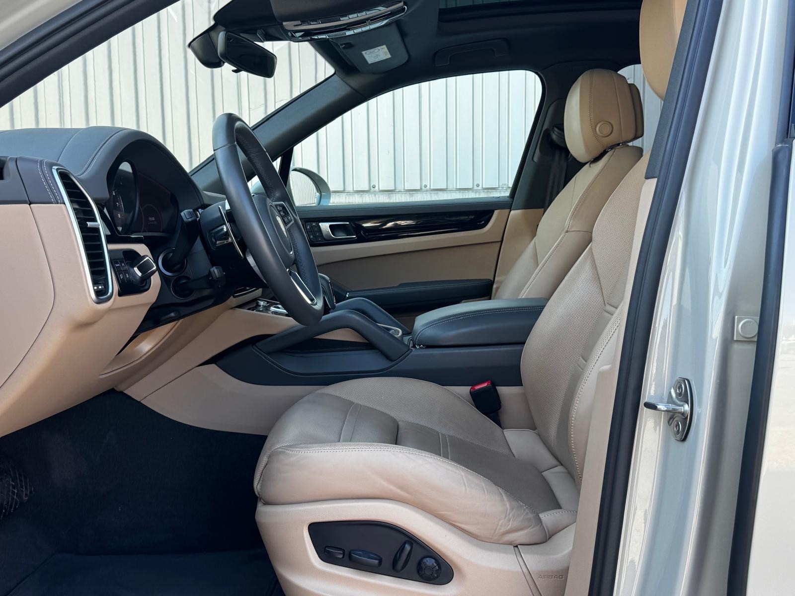 PORSCHE Cayenne E-Hybrid Platinum Edition-image-9