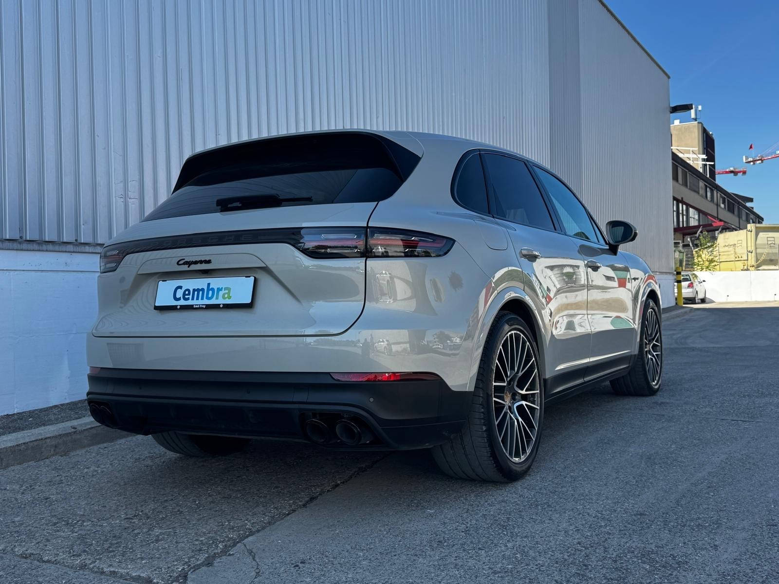 PORSCHE Cayenne E-Hybrid Platinum Edition-image-4