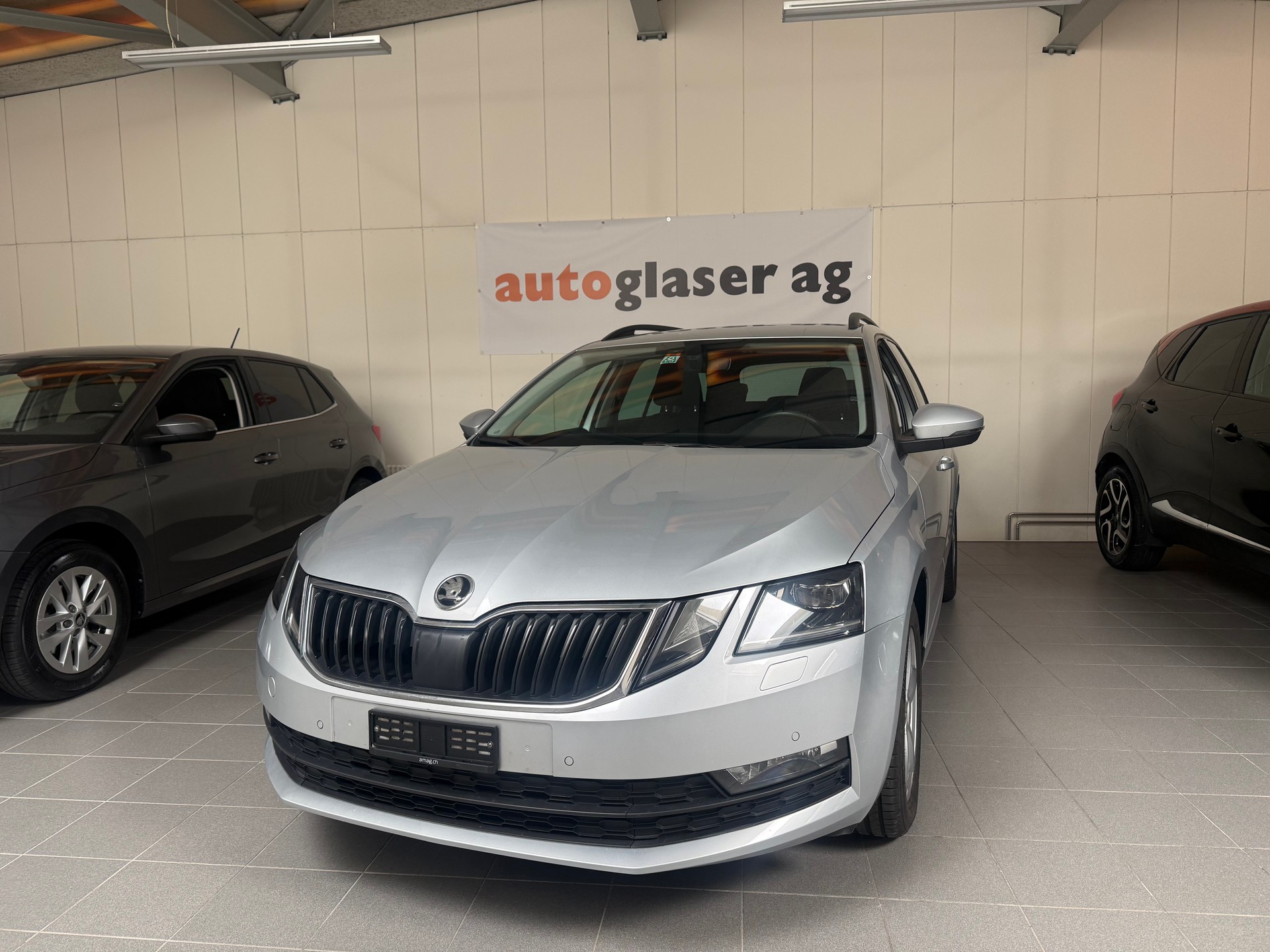 SKODA Octavia Combi 1.6 TDI Ambition DSG-image-0