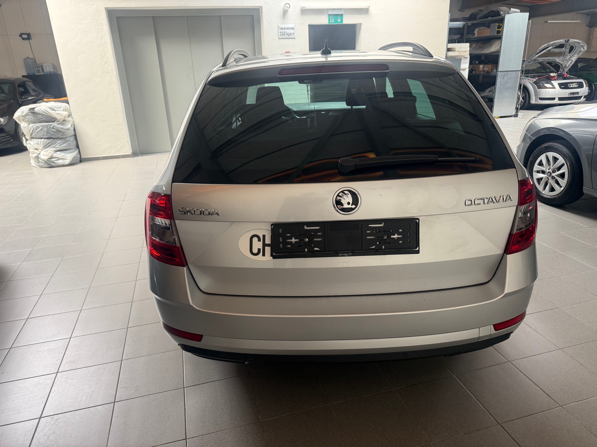 SKODA Octavia Combi 1.6 TDI Ambition DSG-image-6