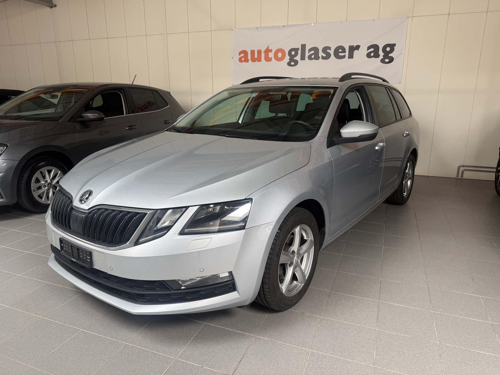 SKODA Octavia Combi 1.6 TDI Ambition DSG-image-1