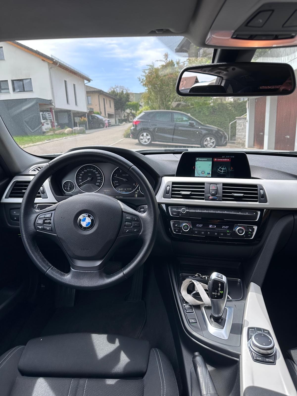 BMW 320d xDrive Touring Steptronic-image-9