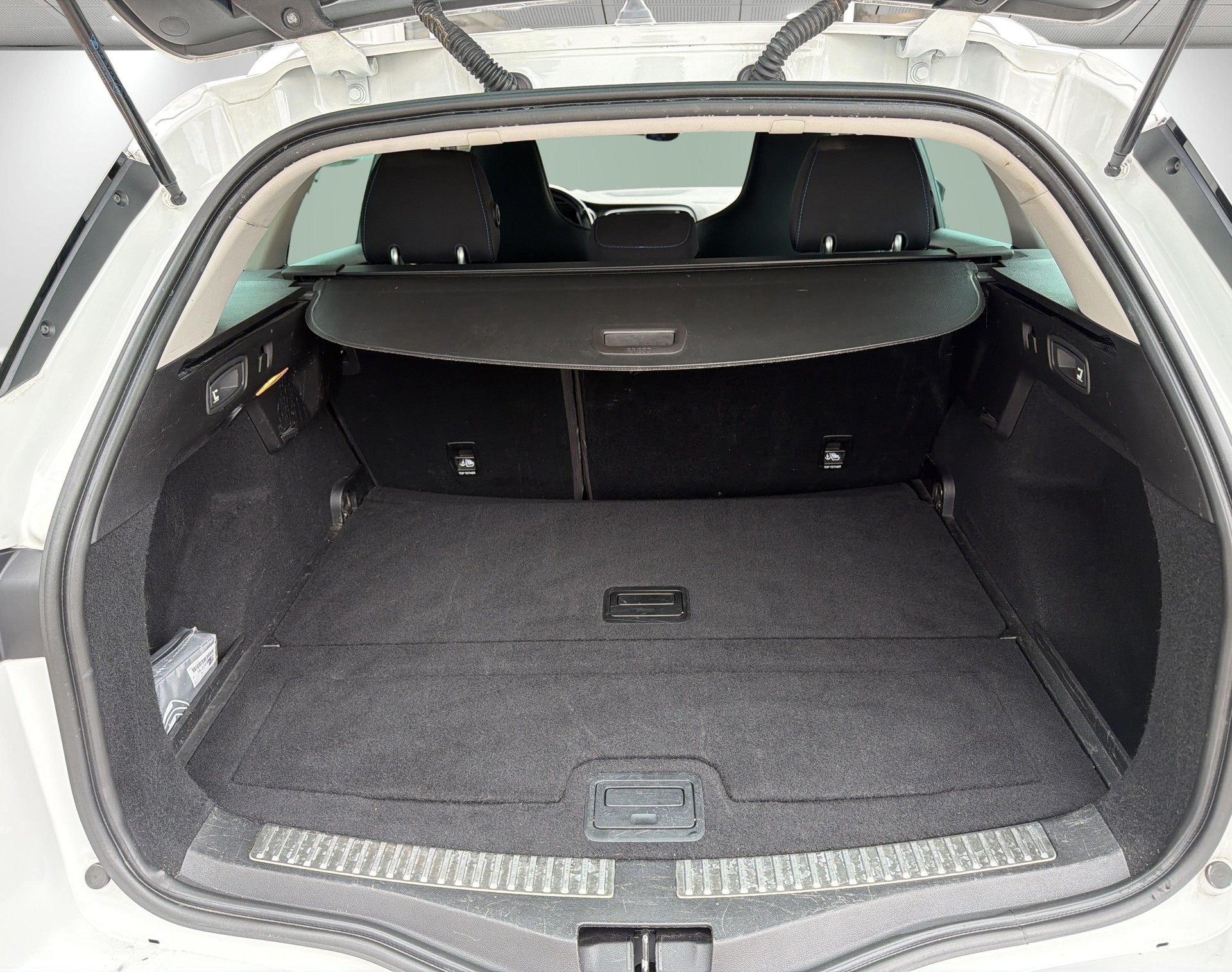 RENAULT Mégane Grandtour 1.6 TCe 205 GT-image-10