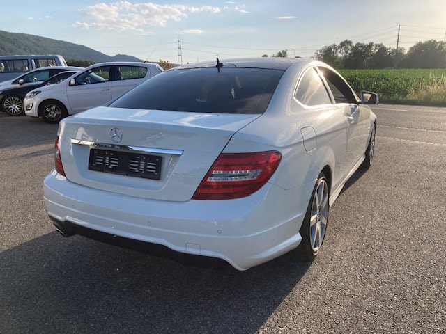 MERCEDES-BENZ C 220 CDI Coupé-image-9