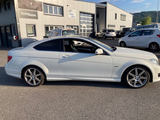MERCEDES-BENZ C 220 CDI Coupé-image-10
