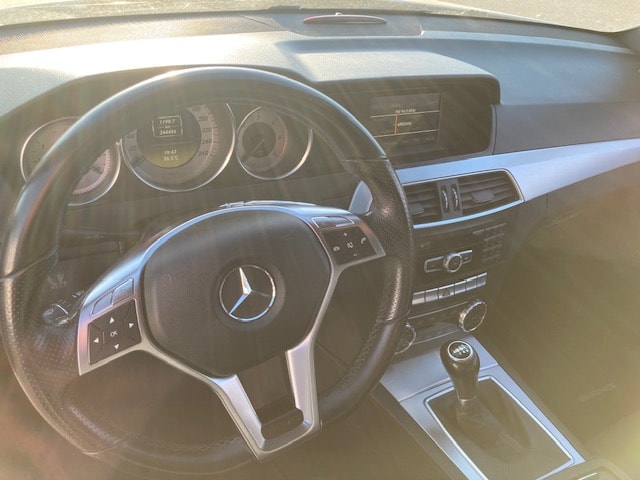 MERCEDES-BENZ C 220 CDI Coupé-image-5