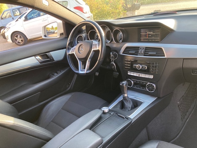 MERCEDES-BENZ C 220 CDI Coupé-image-8