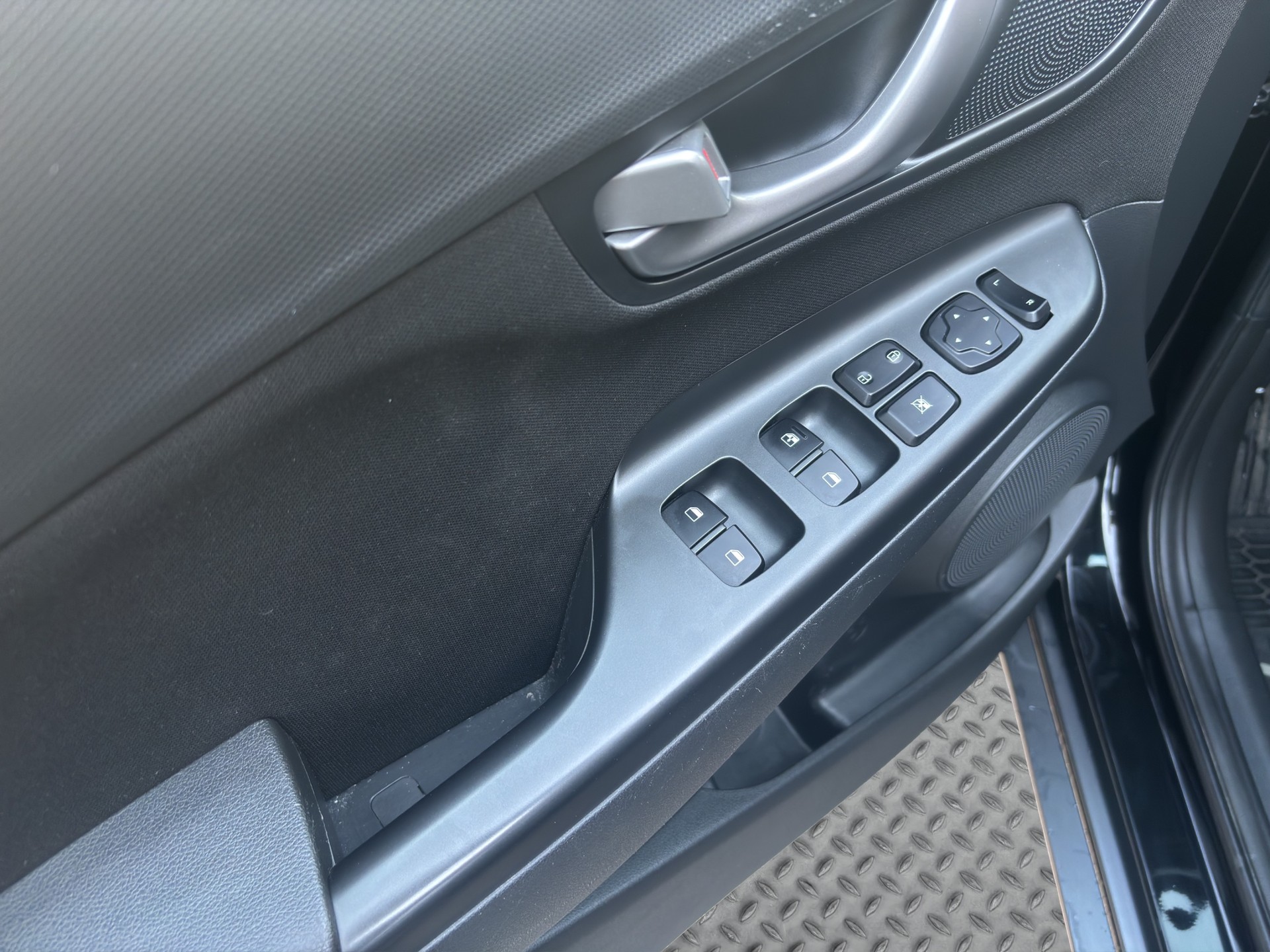 HYUNDAI Kona 1.6 T-GDi Launch 4WD DCT-image-18