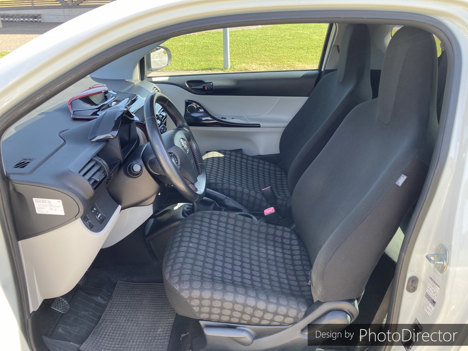 TOYOTA iQ 1.0 VVT-i Linea Sol-image-4