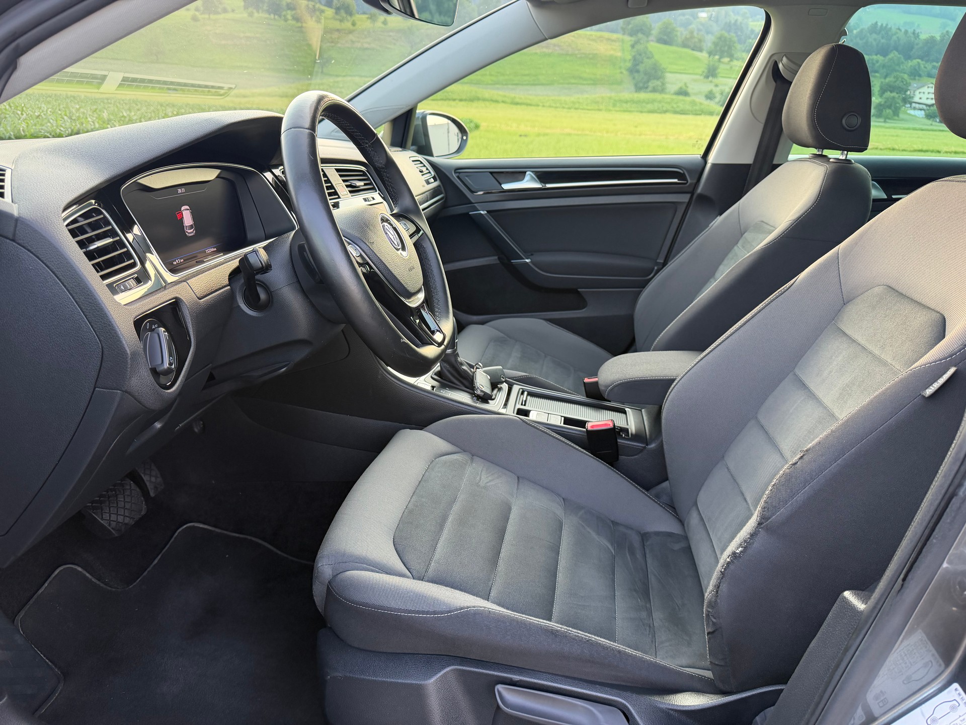 VW Golf 2.0 TDI 70th Anniversary 4Motion DSG-image-8