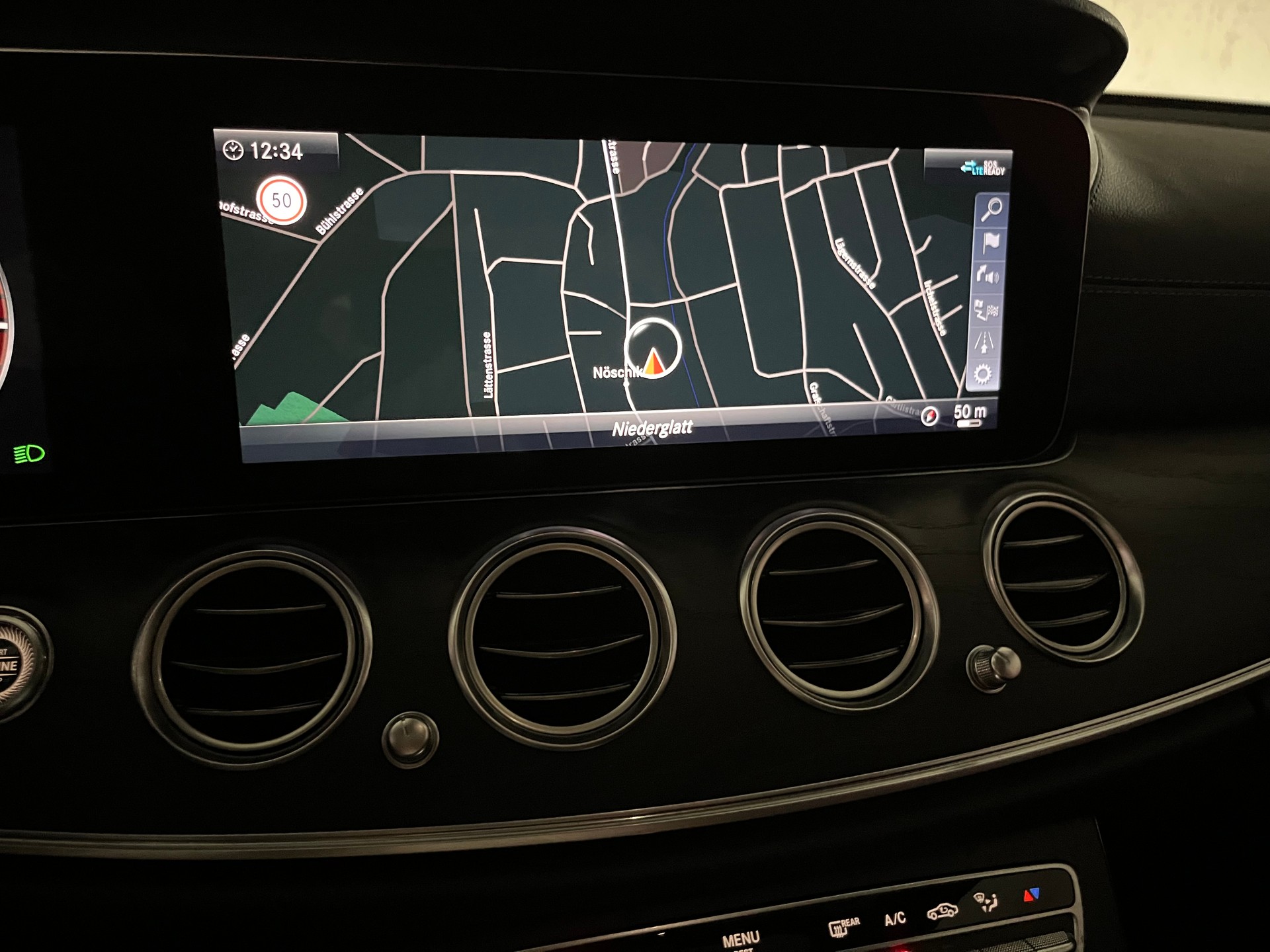 MERCEDES-BENZ E 200 AMG Line 4Matic 9G-Tronic * AMG PAKET INNEN UND AUSSEN - PANORAMADACH *-image-22