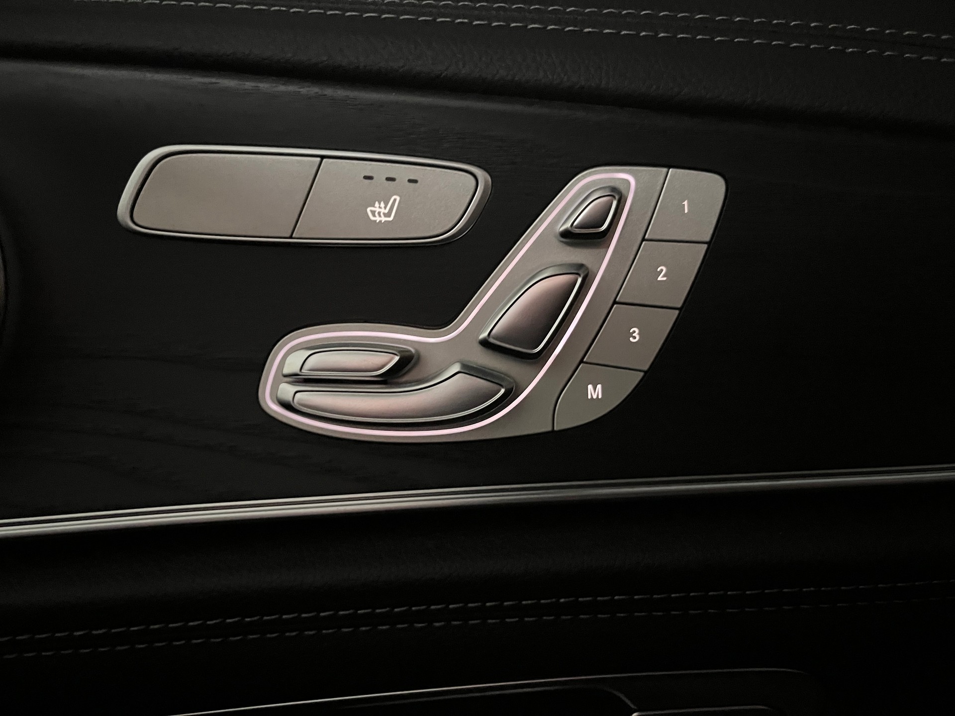 MERCEDES-BENZ E 200 AMG Line 4Matic 9G-Tronic * AMG PAKET INNEN UND AUSSEN - PANORAMADACH *-image-28