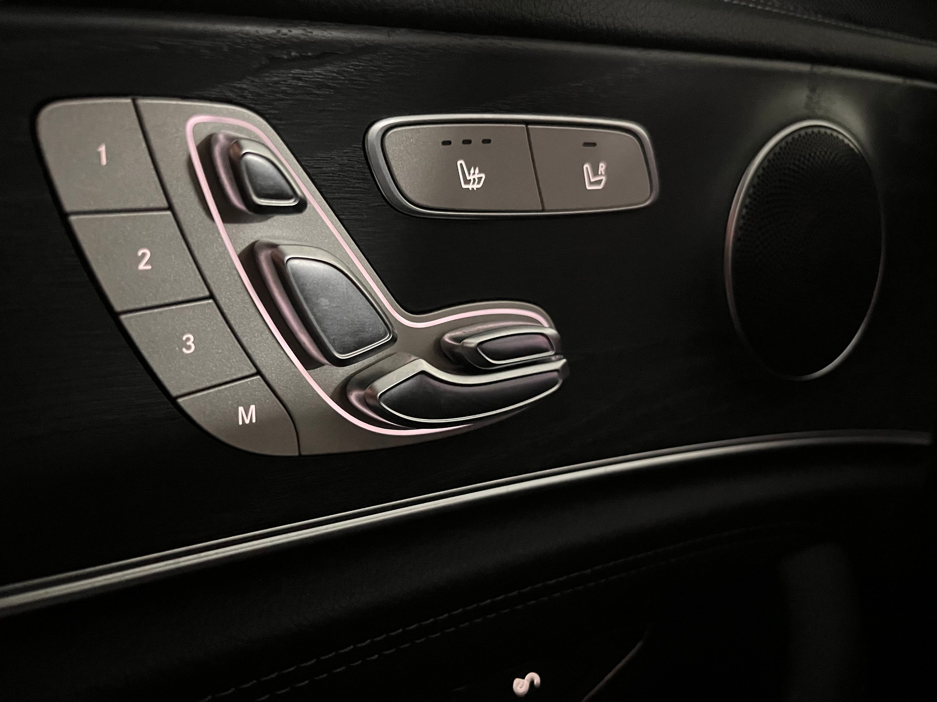 MERCEDES-BENZ E 200 AMG Line 4Matic 9G-Tronic * AMG PAKET INNEN UND AUSSEN - PANORAMADACH *-image-27