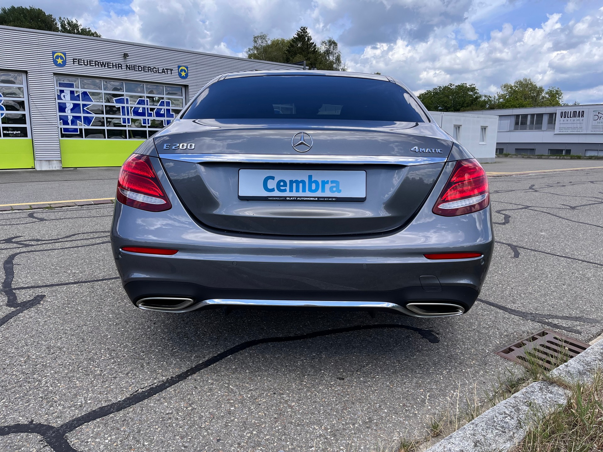 MERCEDES-BENZ E 200 AMG Line 4Matic 9G-Tronic * AMG PAKET INNEN UND AUSSEN - PANORAMADACH *-image-4