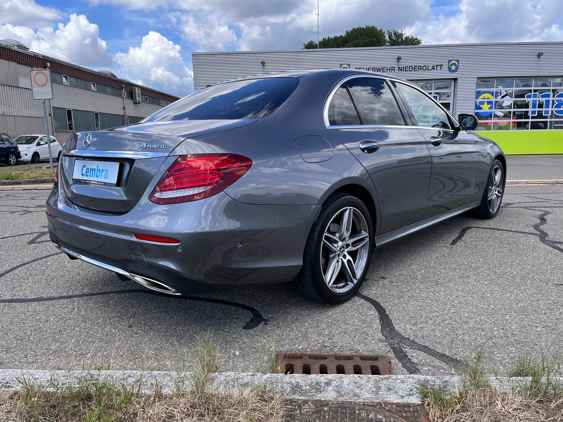 MERCEDES-BENZ E 200 AMG Line 4Matic 9G-Tronic * AMG PAKET INNEN UND AUSSEN - PANORAMADACH *-image-5