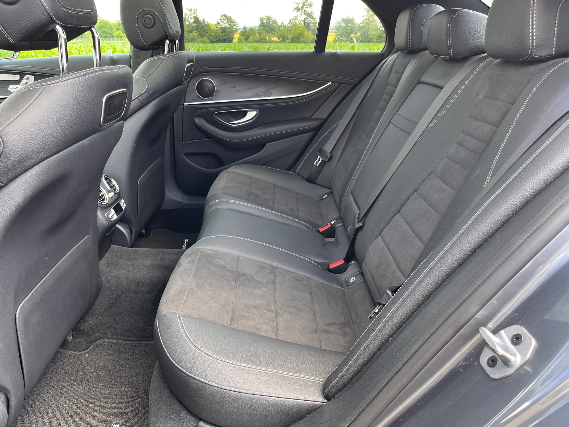 MERCEDES-BENZ E 200 AMG Line 4Matic 9G-Tronic * AMG PAKET INNEN UND AUSSEN - PANORAMADACH *-image-19