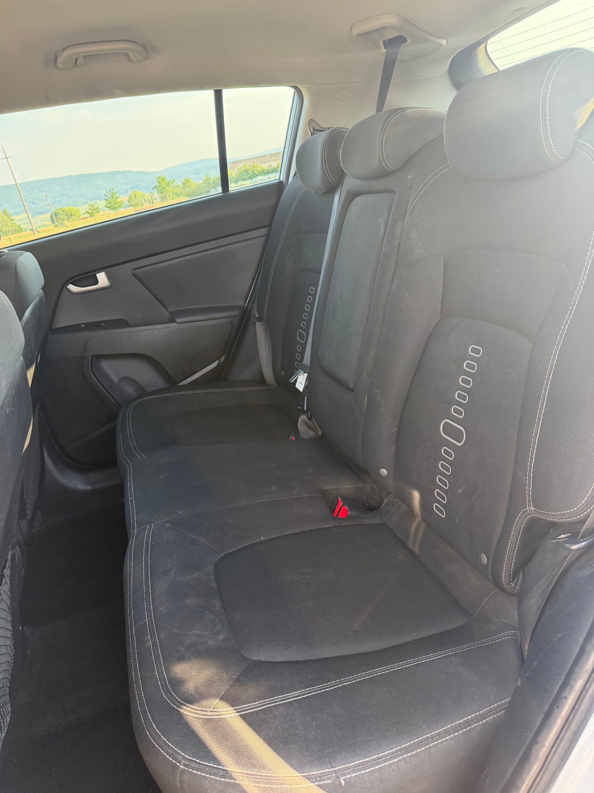 KIA Sportage 2.0 CRDi Style 4WD Automatic-image-6