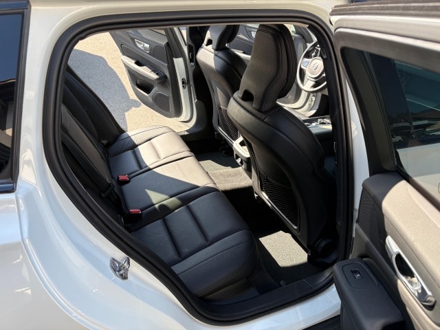 VOLVO V60 Cross Country 2.0 D4 AWD-image-8