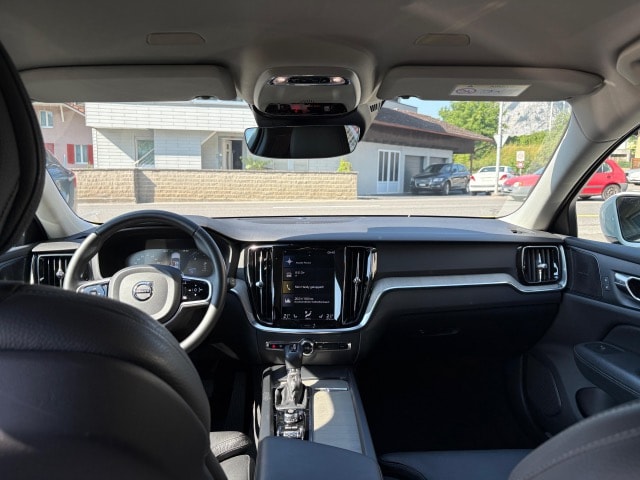 VOLVO V60 Cross Country 2.0 D4 AWD-image-12