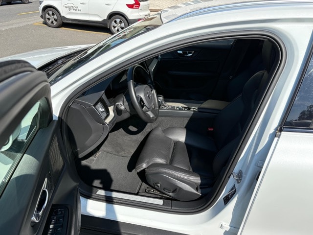 VOLVO V60 Cross Country 2.0 D4 AWD-image-5
