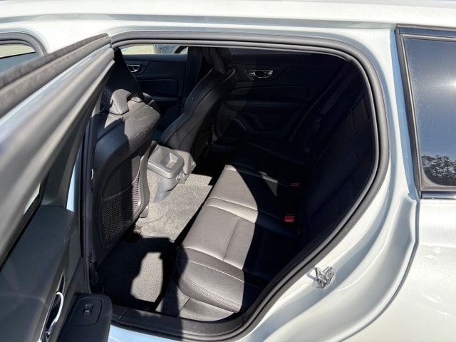VOLVO V60 Cross Country 2.0 D4 AWD-image-7