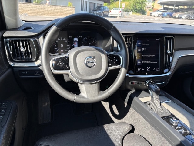 VOLVO V60 Cross Country 2.0 D4 AWD-image-14